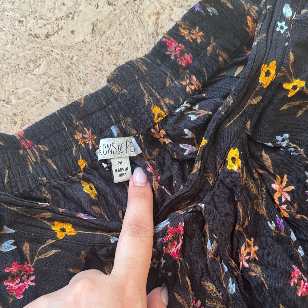 Patrons of Peace Black Wide-Leg Floral flowy pants - Picture 6 of 7